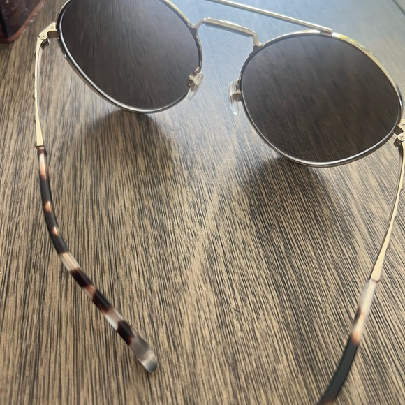 VALENTINO SUNGLASSES - Picture 9 of 12